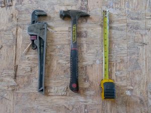 8 Factors to Consider When Choosing Emergency Plumbers