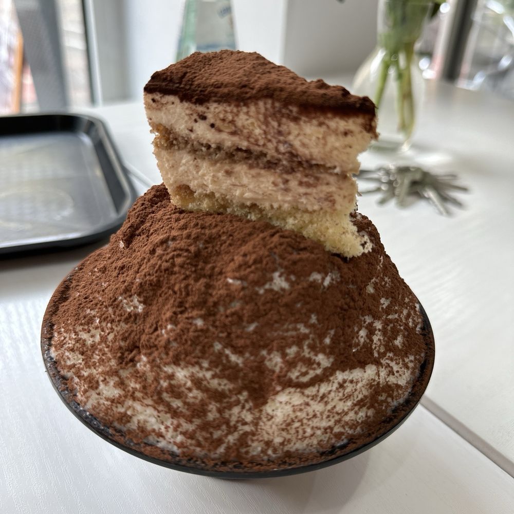 Best fruit smoothie dessert houses across Düsseldorf